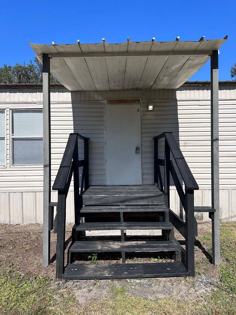 Apartment for rent at 11811 N Broad St, Brooksville, FL 34601