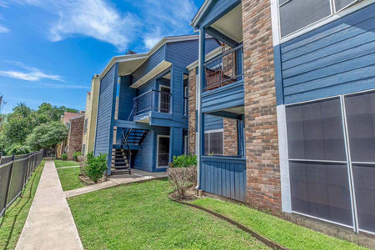 Apartment for rent at 9727 Whitehurst Dr, Dallas, TX 75243