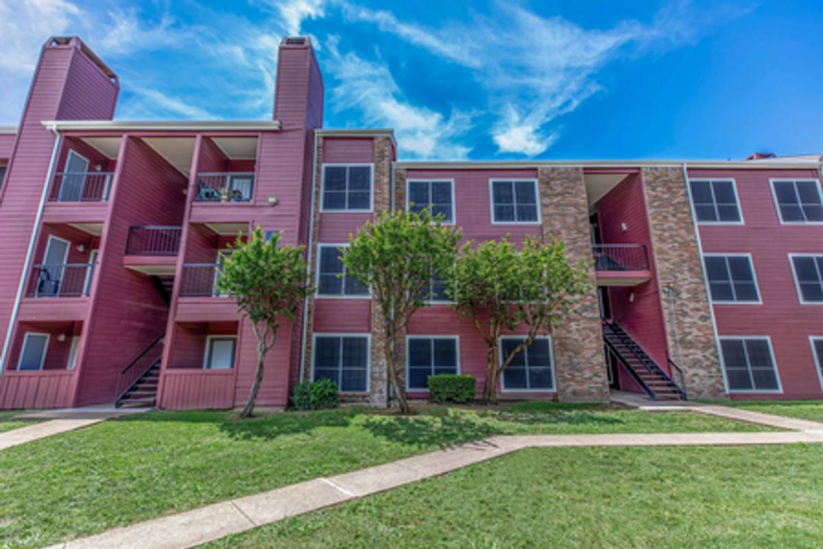 Apartment for rent at 9727 Whitehurst Dr, Dallas, TX 75243