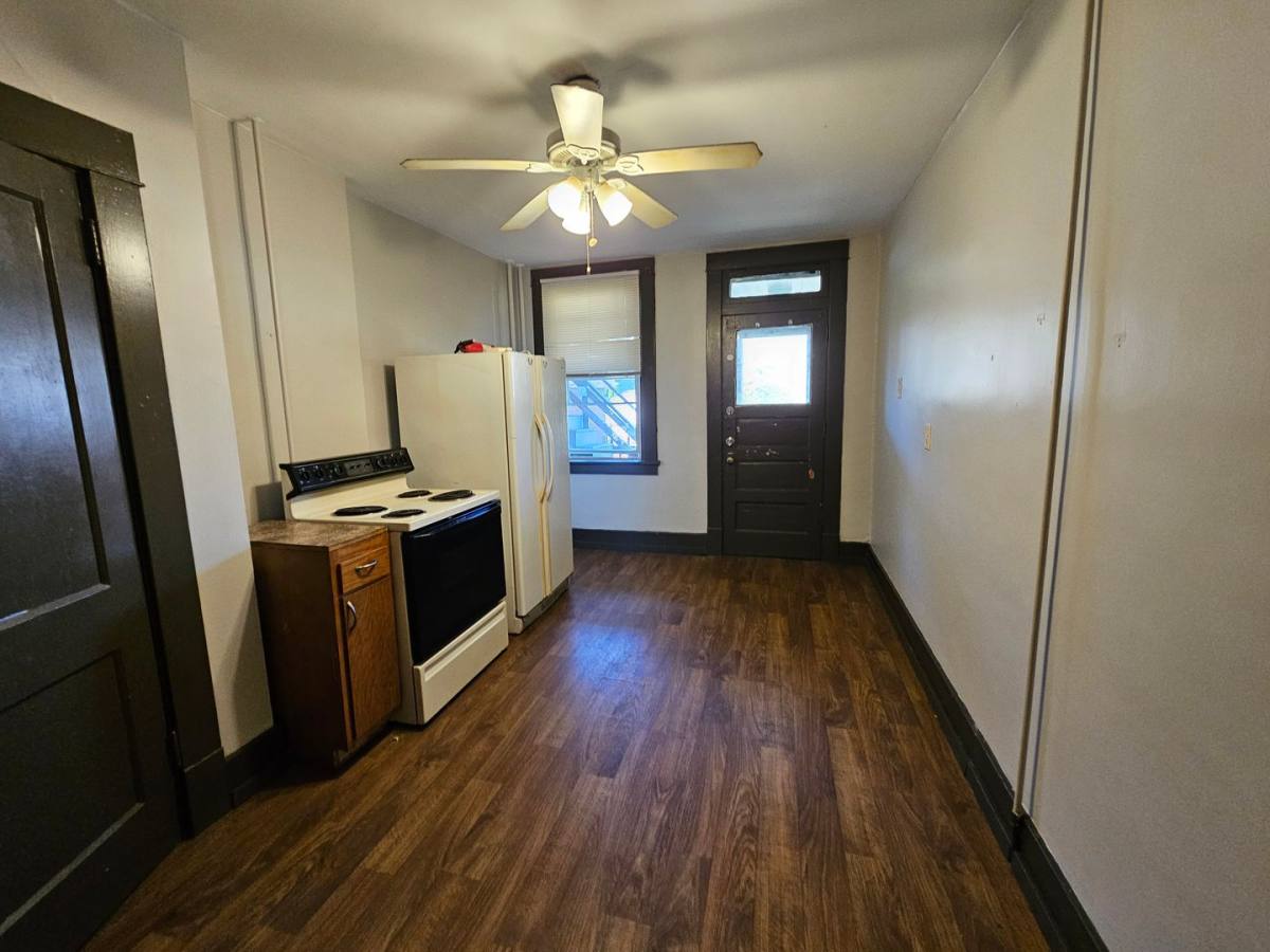 Apartment for rent at 1314 Vine St, McKees Rocks, PA 15136