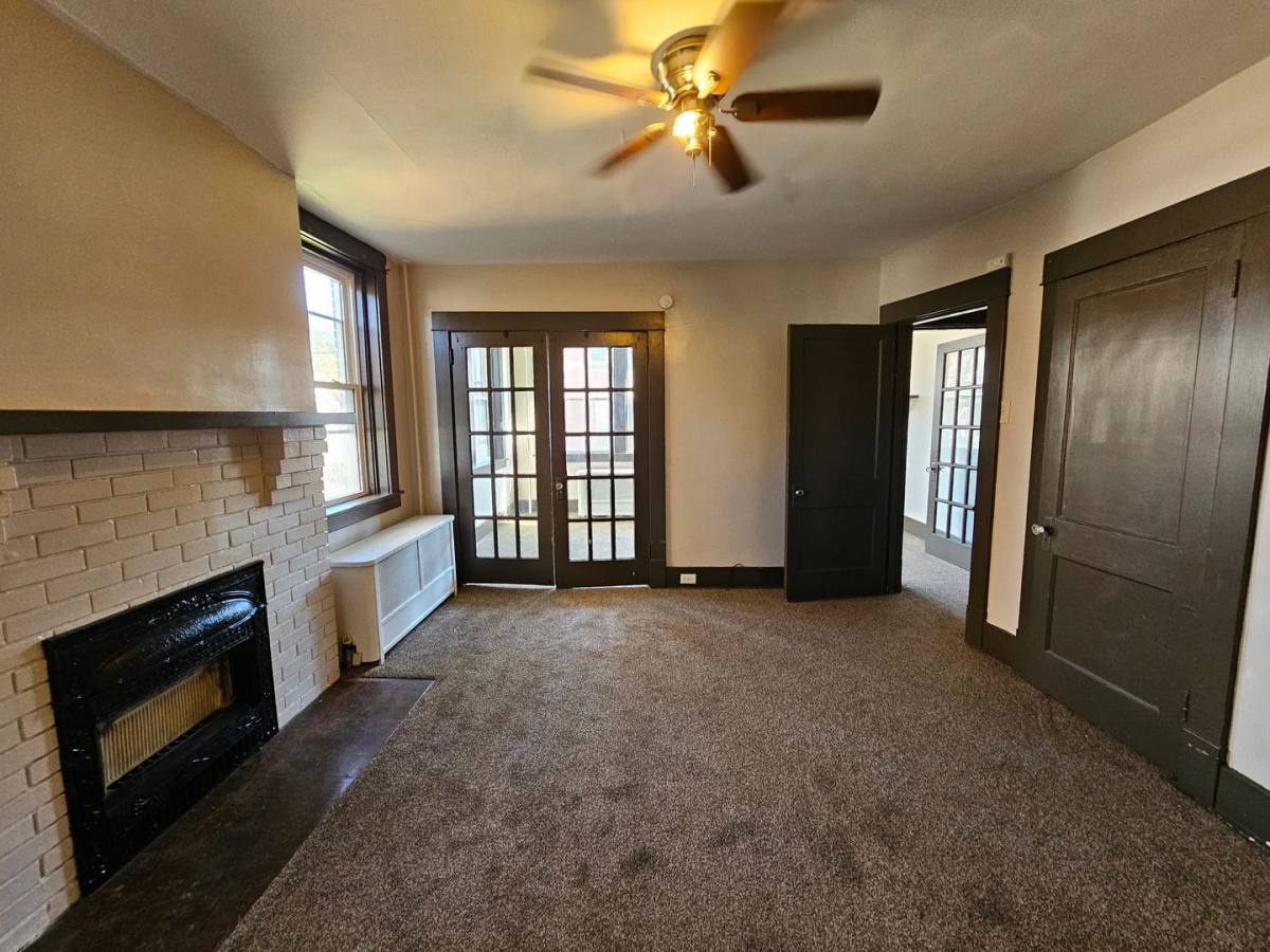 Apartment for rent at 1314 Vine St, McKees Rocks, PA 15136