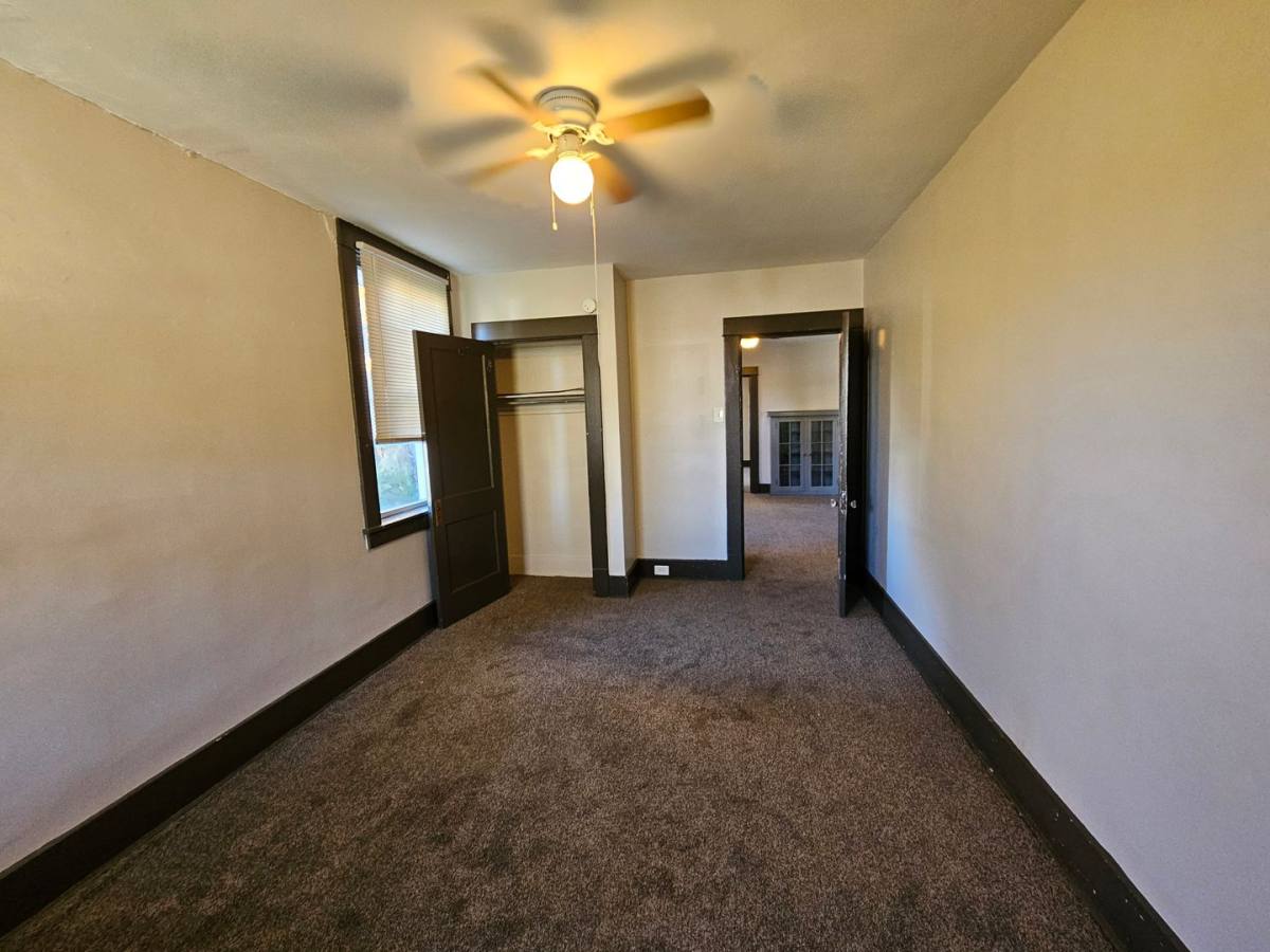 Apartment for rent at 1314 Vine St, McKees Rocks, PA 15136
