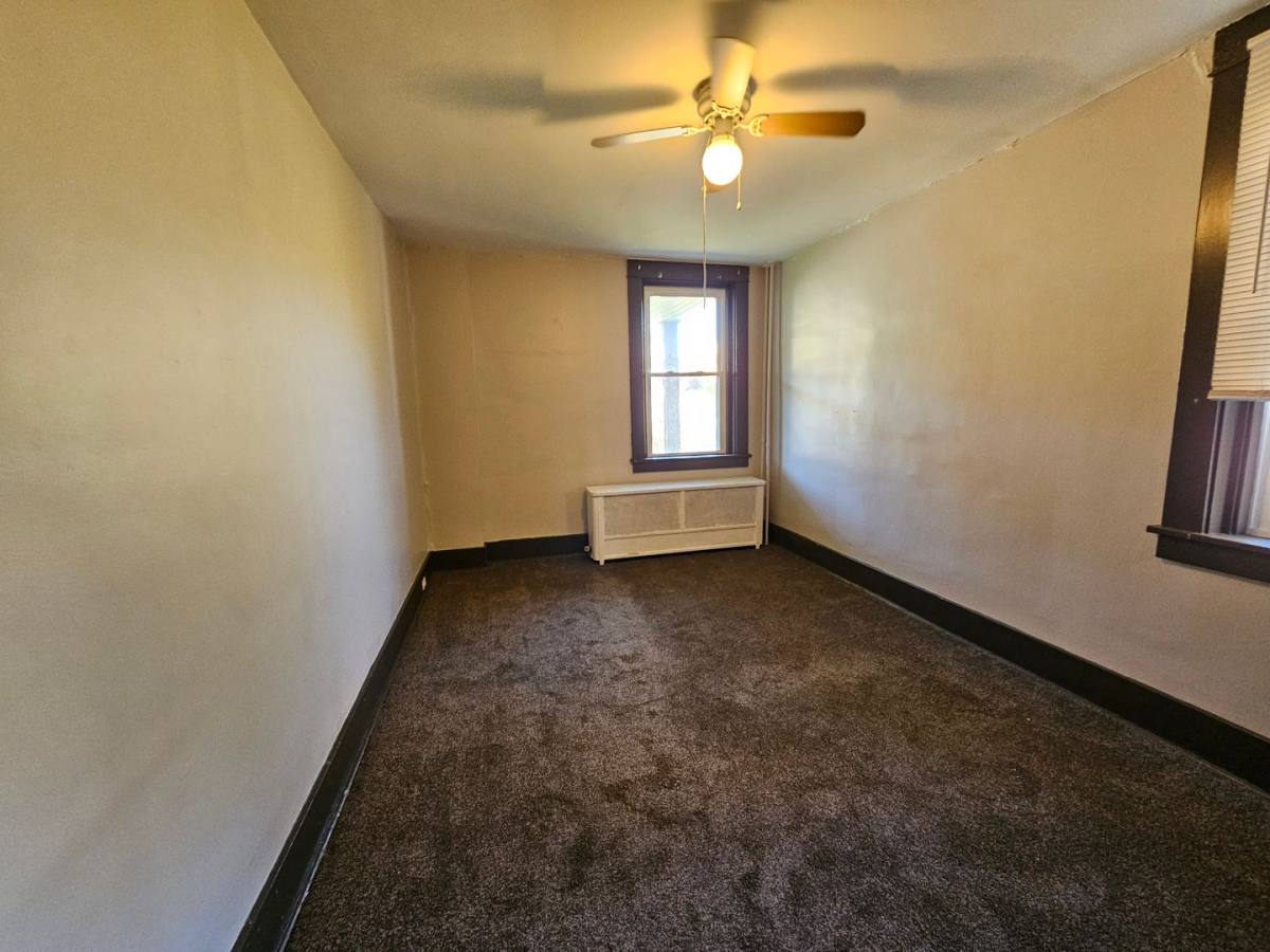Apartment for rent at 1314 Vine St, McKees Rocks, PA 15136