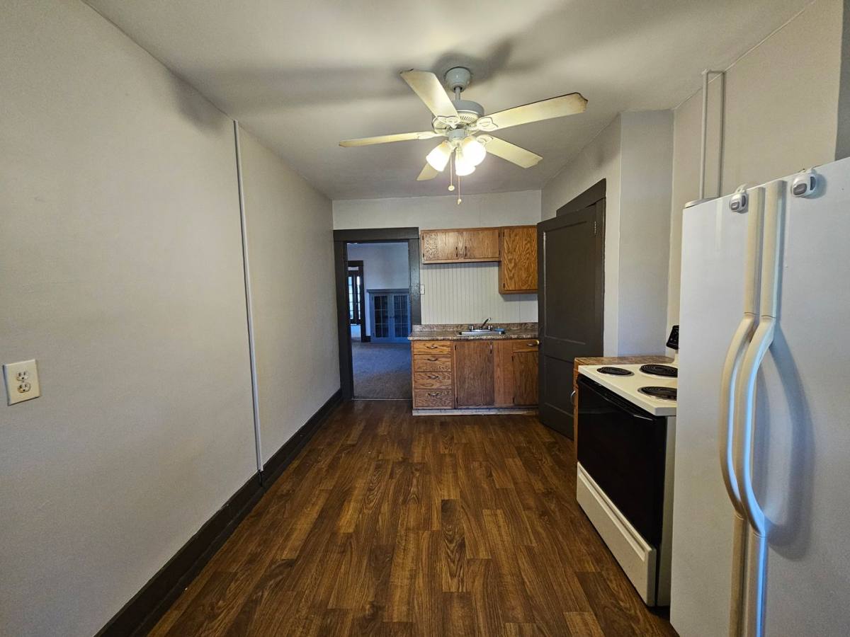 Apartment for rent at 1314 Vine St, McKees Rocks, PA 15136