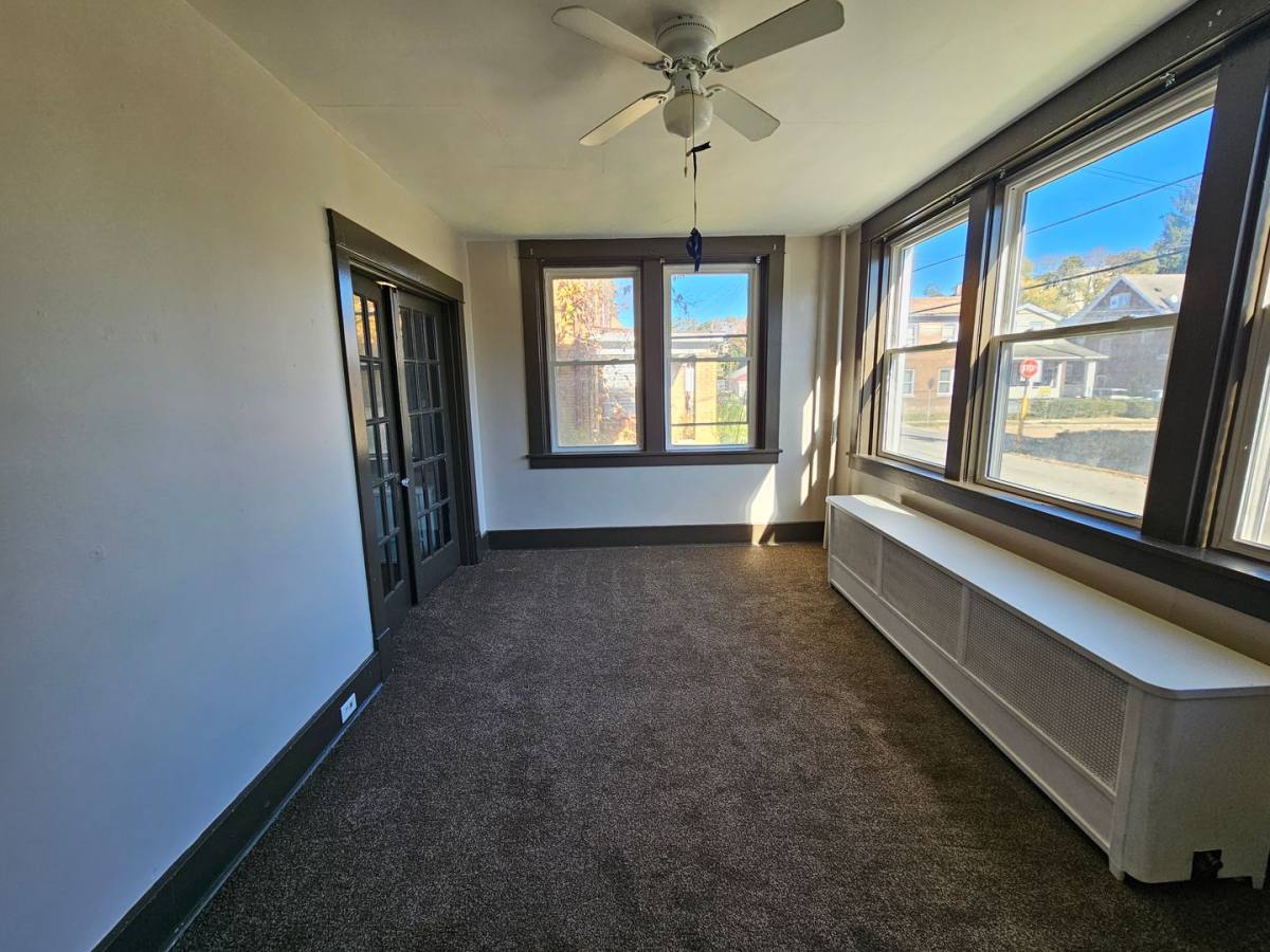 Apartment for rent at 1314 Vine St, McKees Rocks, PA 15136