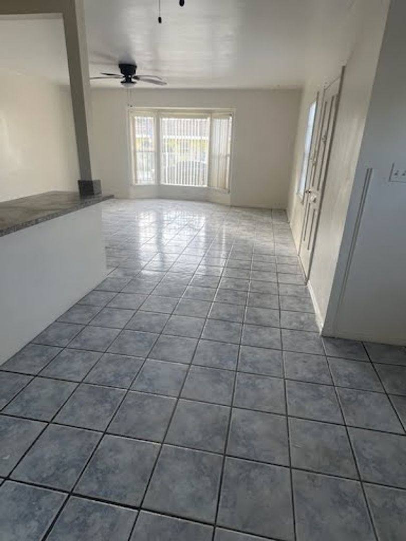 Apartment for rent at 2816 W Vernon Ave, Los Angeles, CA 90008