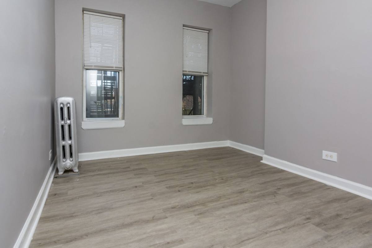 Apartment for rent at 7436 S Kingston Ave, Chicago, IL 60649