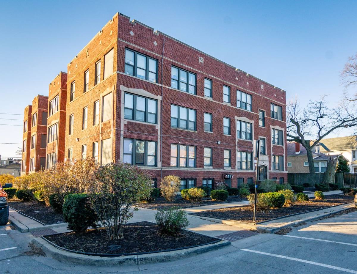 Apartment for rent at 7436 S Kingston Ave, Chicago, IL 60649