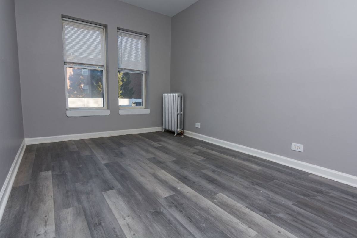 Apartment for rent at 7436 S Kingston Ave, Chicago, IL 60649