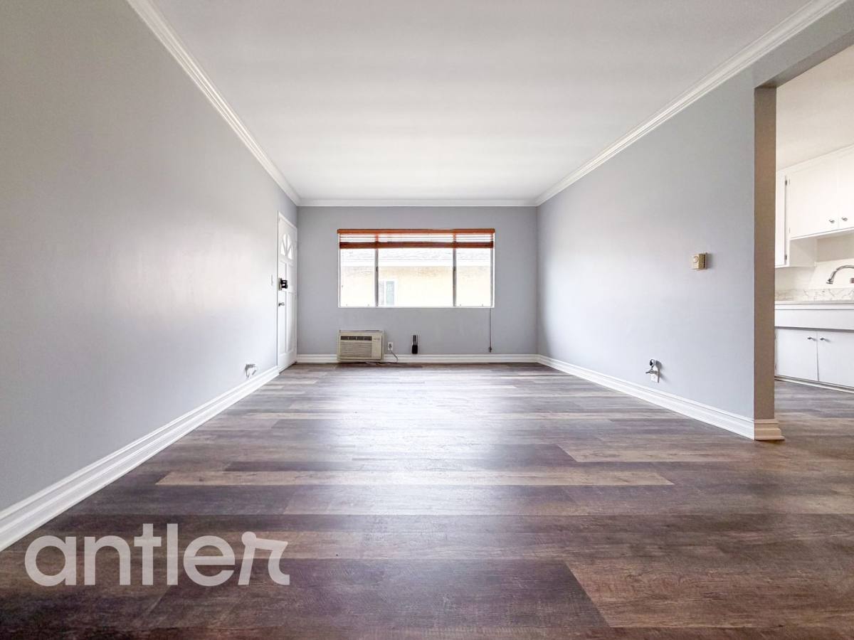 Apartment for rent at 14270 Dickens St, Sherman Oaks, CA 91423