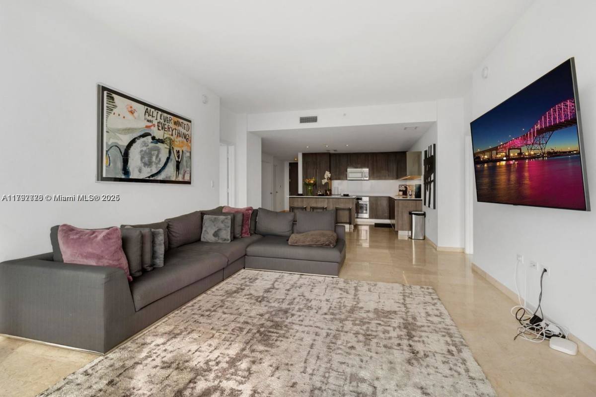 Apartment for rent at 88 SW 7th St #3410, Miami, FL 33130