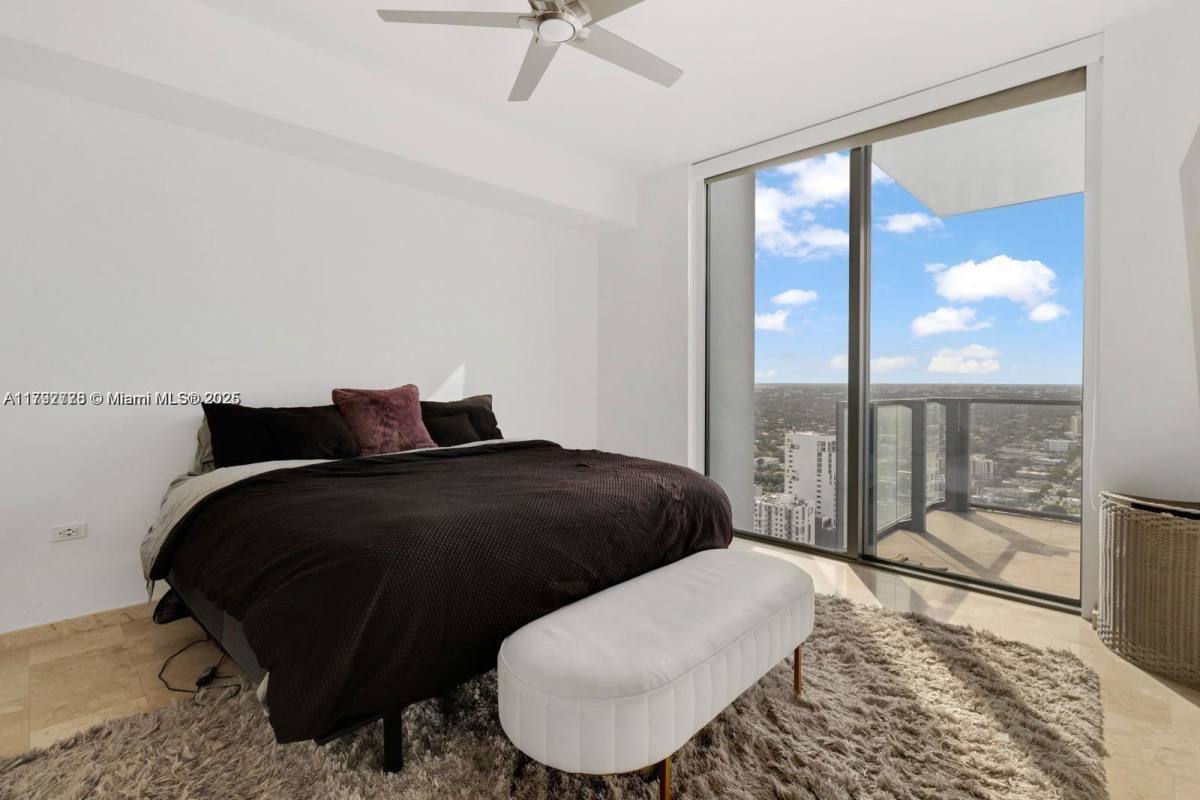 Apartment for rent at 88 SW 7th St #3410, Miami, FL 33130