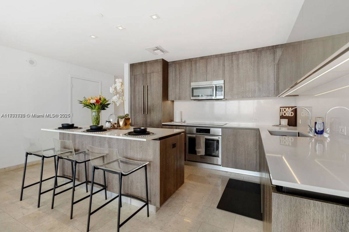 Apartment for rent at 88 SW 7th St #3410, Miami, FL 33130