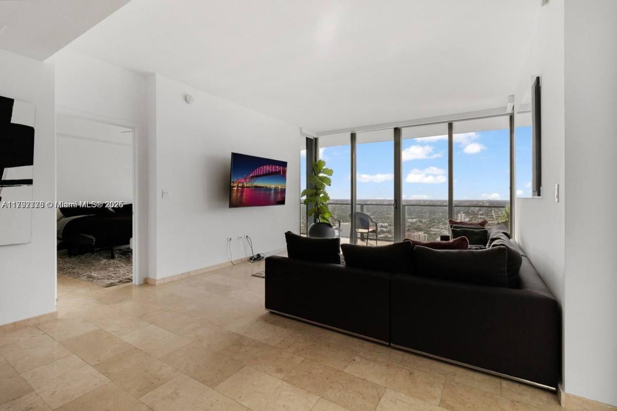 Apartment for rent at 88 SW 7th St #3410, Miami, FL 33130