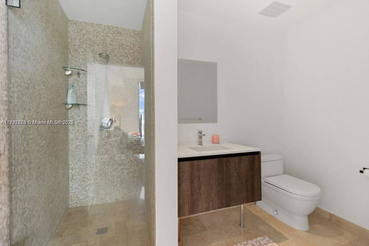 Apartment for rent at 88 SW 7th St #3410, Miami, FL 33130