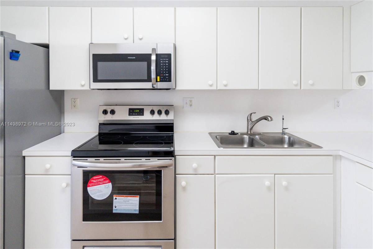 9173 NW 120th Terrace, Hialeah, FL 33018 - House for Rent - Image 4