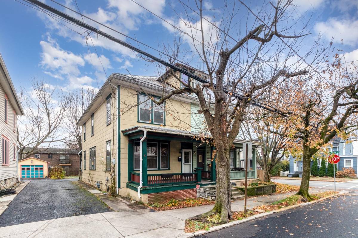 Townhouse for rent at 429 S Pitt St #1, Carlisle, PA 17013