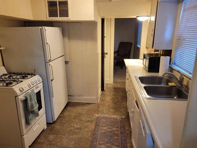 Apartment for rent at Grandview Heights, 1121 - 1123 University Ave #B2, Boulder, CO 80302