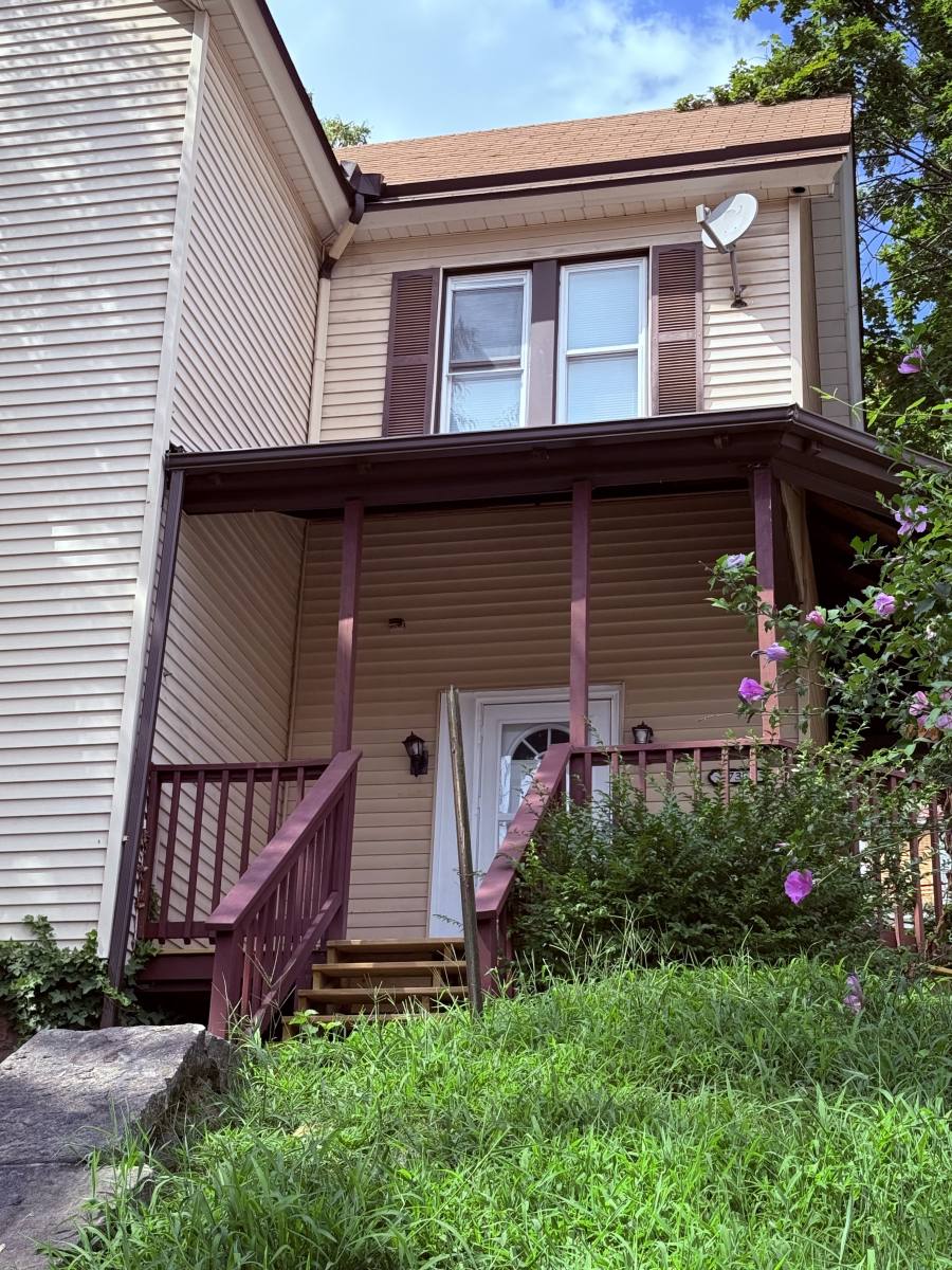 House for rent at 738 Chartiers Ave, McKees Rocks, PA 15136