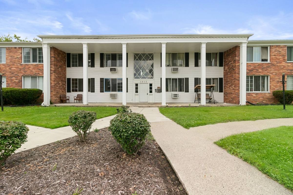 Apartment for rent at 1815 Potomac Circle, Lansing, MI 48910