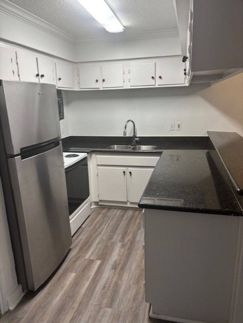 Apartment for rent at 2212 Dunlavy St, Houston, TX 77006