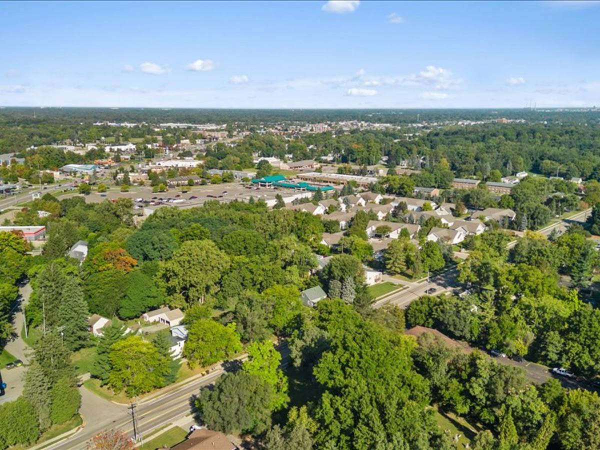 Apartment for rent at 2342 Aurelius Rd, Holt, MI 48842