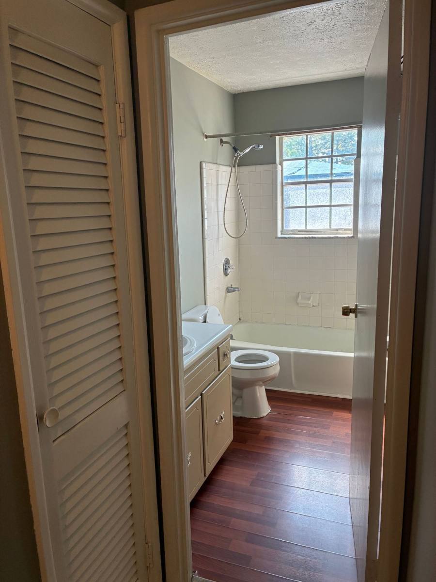 Apartment for rent at 5458 New Cut Rd, Louisville, KY 40214