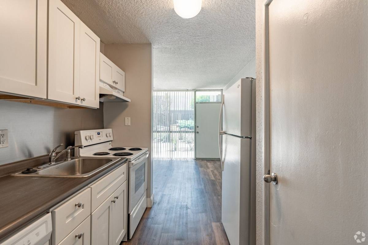 Apartment for rent at 1639 Monroe Ave, Memphis, TN 38104