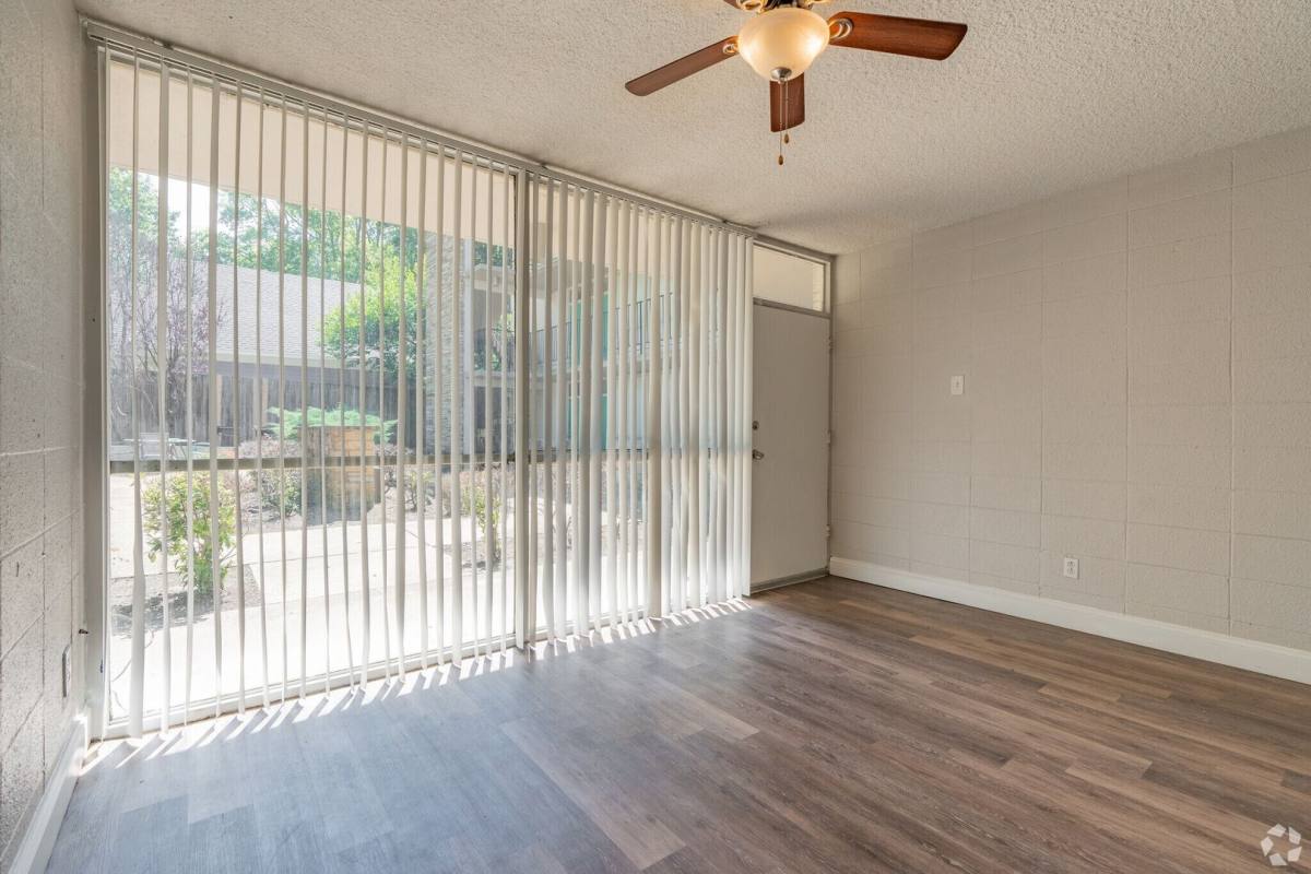 Apartment for rent at 1639 Monroe Ave, Memphis, TN 38104