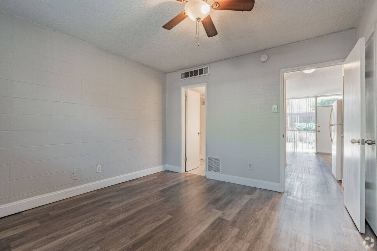 Apartment for rent at 1639 Monroe Ave, Memphis, TN 38104