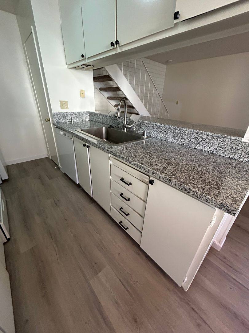 Townhouse for rent at 1703 Donner Ave, Davis, CA 95618
