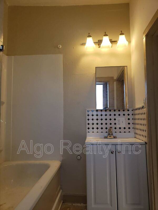 House for rent at 1012 7th St E, Saint Paul, MN 55106