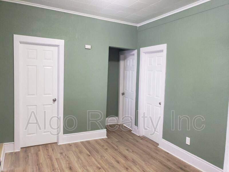 House for rent at 1012 7th St E, Saint Paul, MN 55106