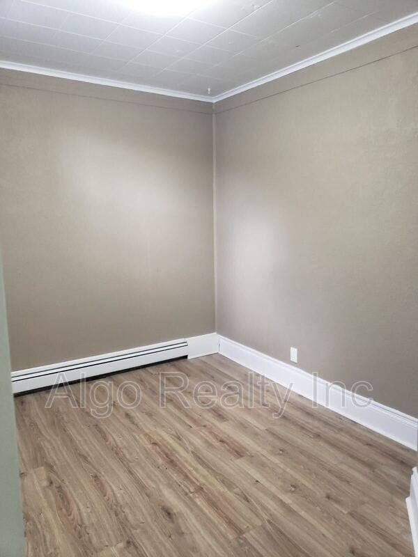 House for rent at 1012 7th St E, Saint Paul, MN 55106