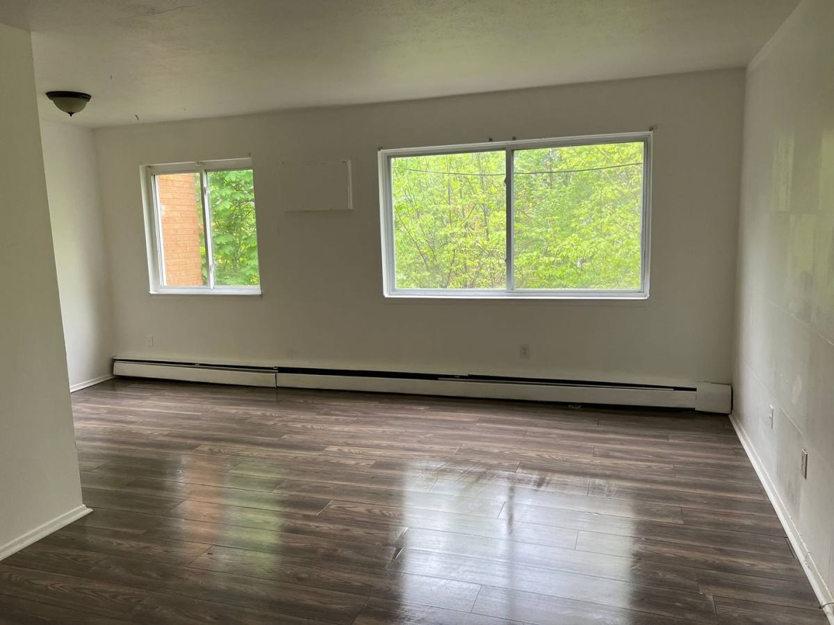 Apartment for rent at 3265 E 143rd St, Cleveland, OH 44120