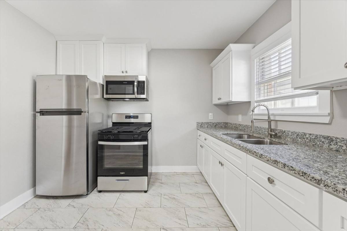 Apartment for rent at 1810 1812 W Alabama St, Houston, TX 77098