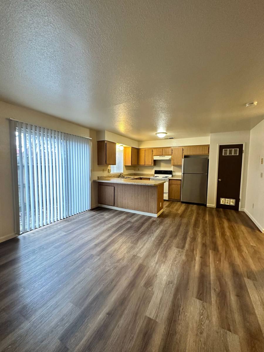 Townhouse for rent at 1011 W 3rd St, Chico, CA 95928