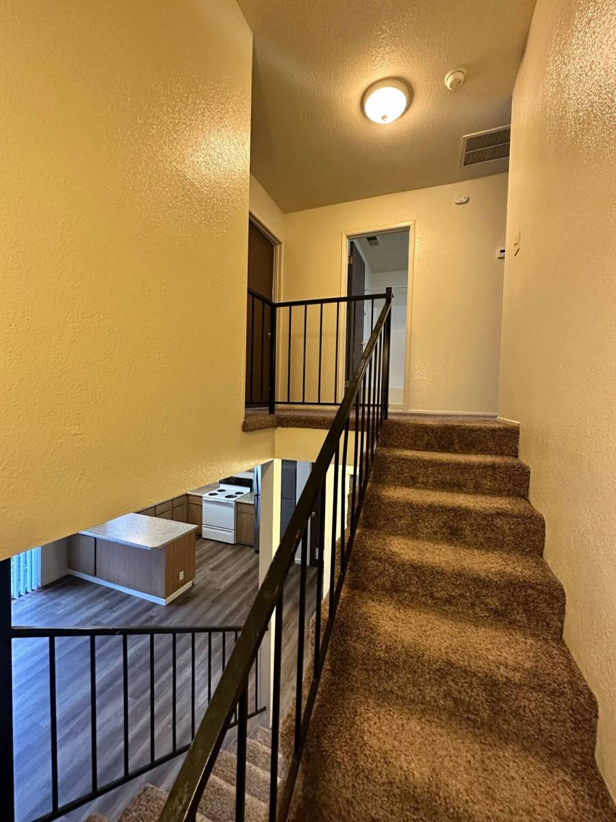 Townhouse for rent at 1011 W 3rd St, Chico, CA 95928