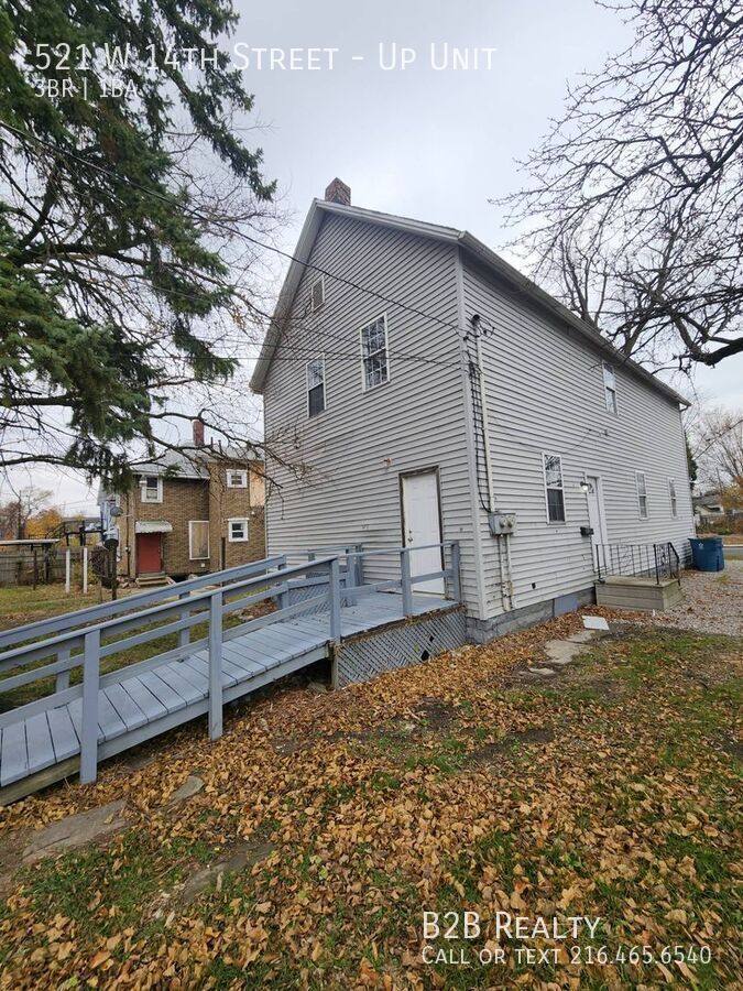 Apartment for rent at 521 W 14th St #UP, Lorain, OH 44052