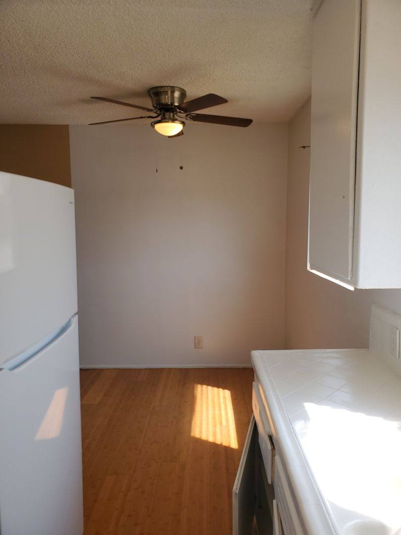 Apartment for rent at 4729 San Vicente Blvd, Los Angeles, CA 90019