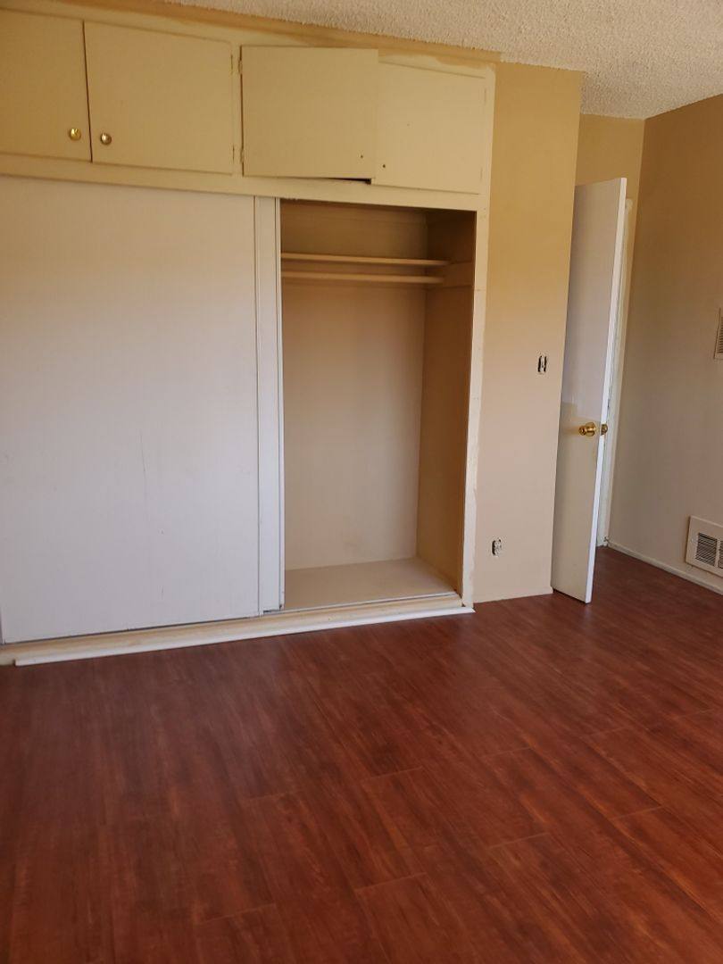 Apartment for rent at 4729 San Vicente Blvd, Los Angeles, CA 90019