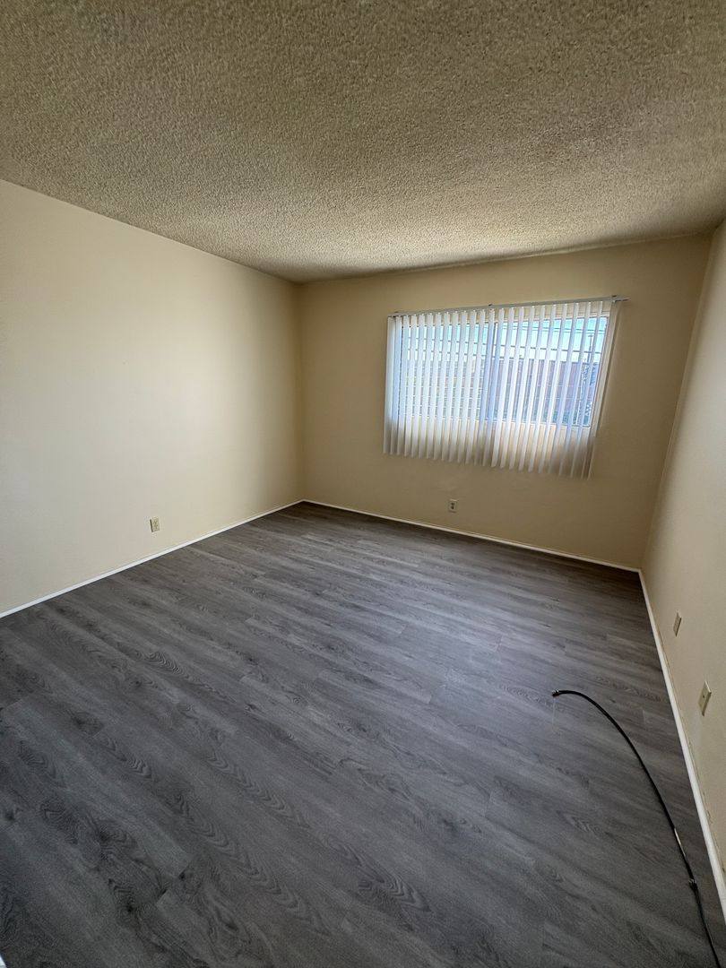 Apartment for rent at 4729 San Vicente Blvd, Los Angeles, CA 90019