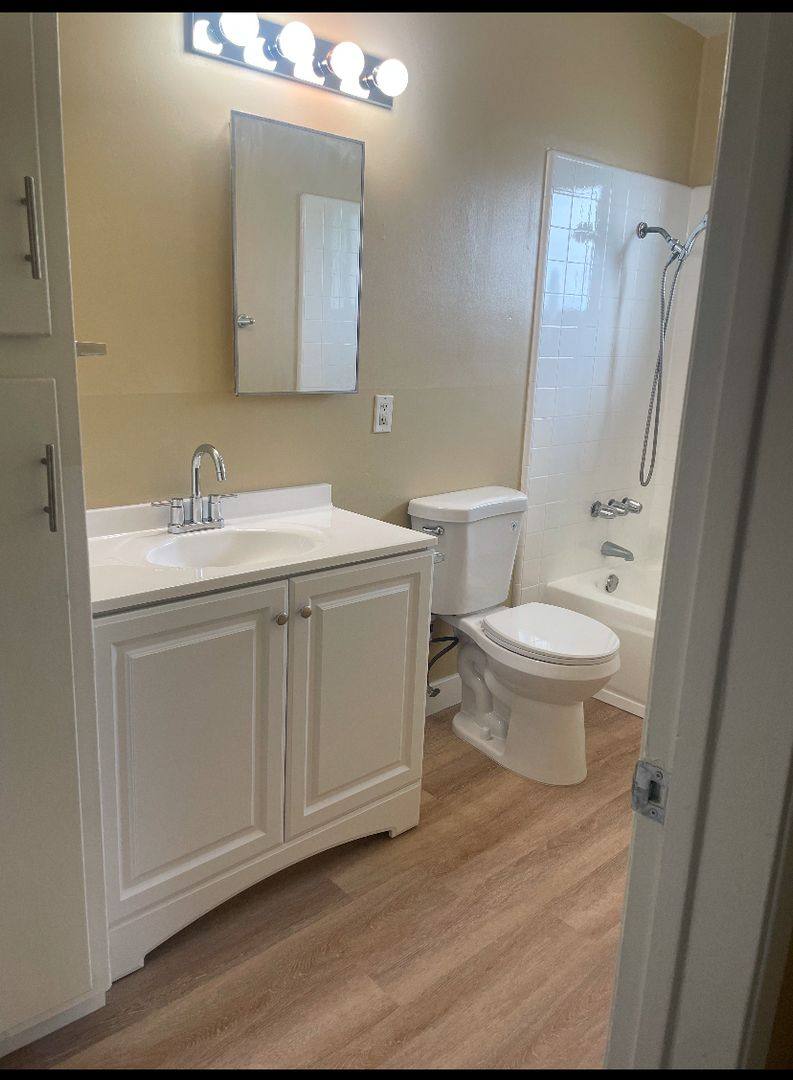 Apartment for rent at 15731 Pasadena Ave, Tustin, CA 92780
