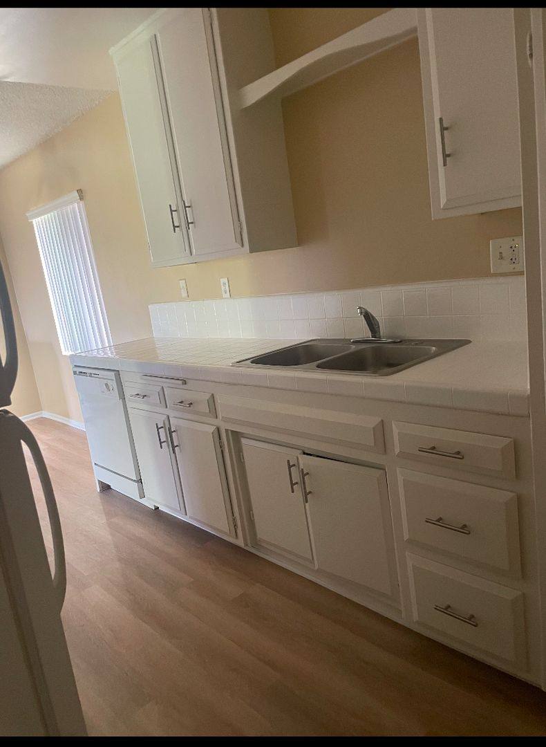 Apartment for rent at 15731 Pasadena Ave, Tustin, CA 92780