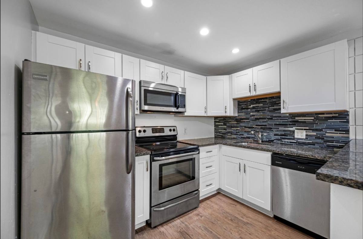 Apartment for rent at 3211 W De Leon St, Tampa, FL 33609
