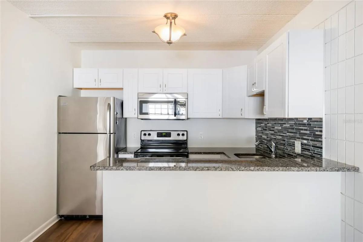 Apartment for rent at 3211 W De Leon St, Tampa, FL 33609