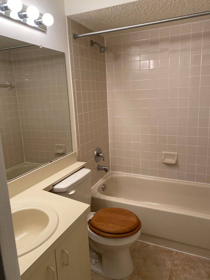 Apartment for rent at 2118 Arbour Walk Cr, Naples, FL 34109