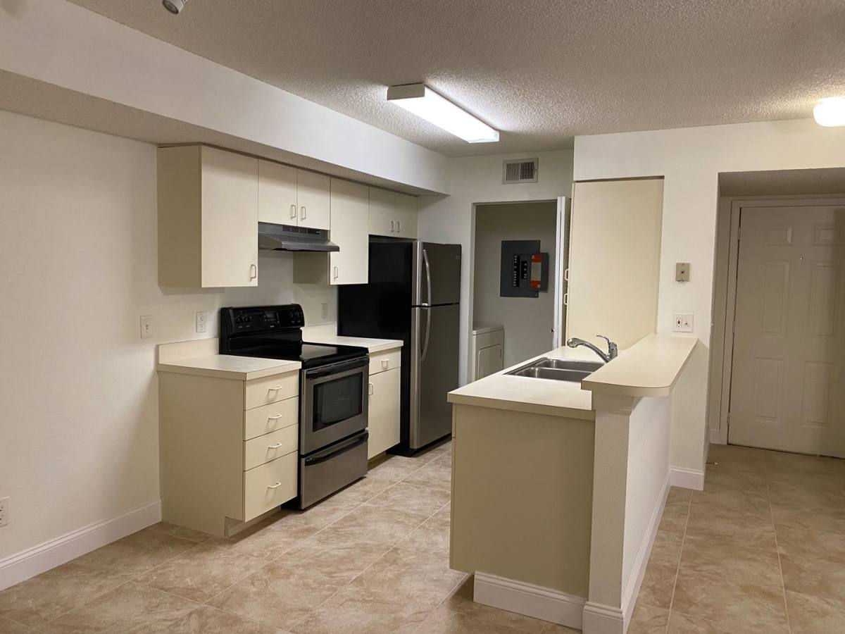 Apartment for rent at 2118 Arbour Walk Cr, Naples, FL 34109