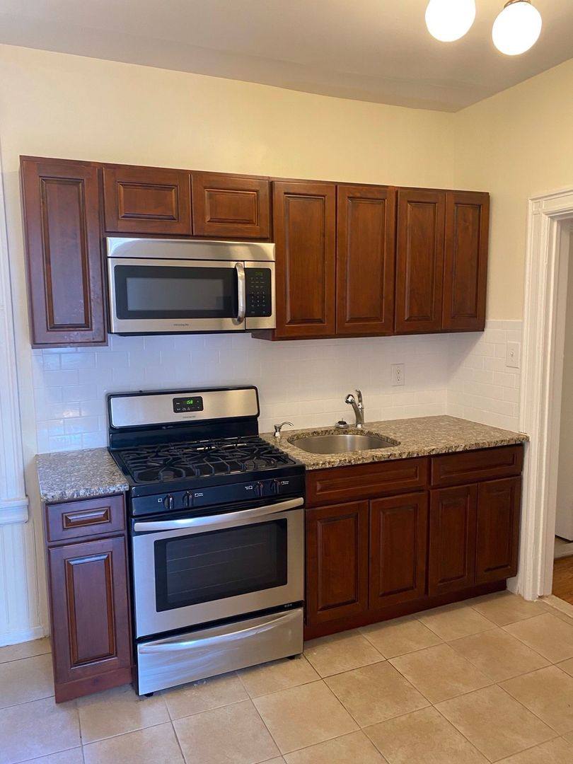 Apartment for rent at 85-87 W 32nd St, Bayonne, NJ 07002