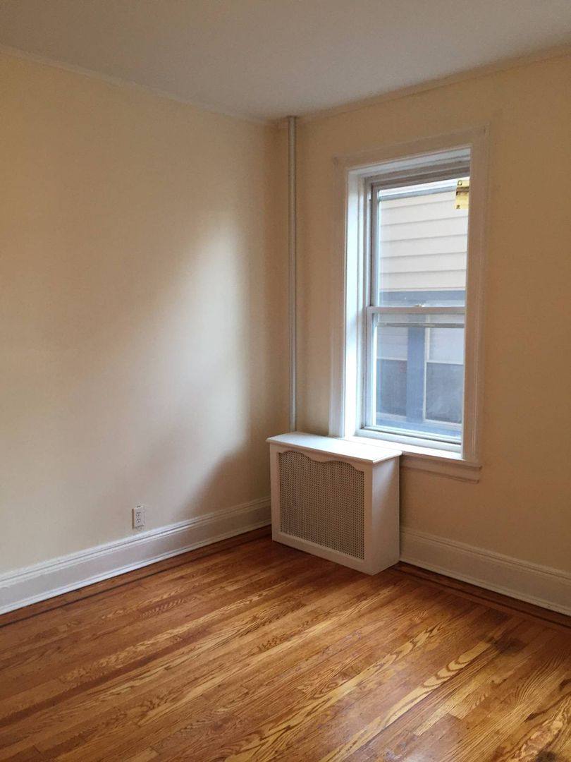 Apartment for rent at 85-87 W 32nd St, Bayonne, NJ 07002